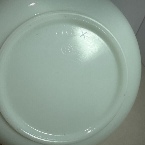 Vintage Pyrex Hamilton Beach Mixing Bowl #15 Milk Glass 8 3/4"x 4 3/4" USA - Picture 3 of 4